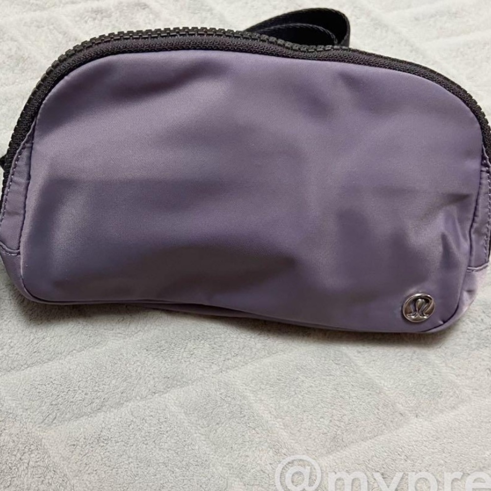 Lululemon Everywhere Belt Bag